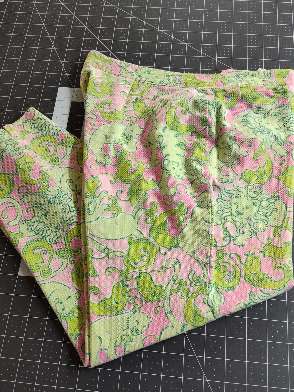Lilly Pulitzer Pink & Light Green Printed Cropped Pants Size 6